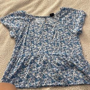 Art class clothes from target/blue flowers/for girls/size XL